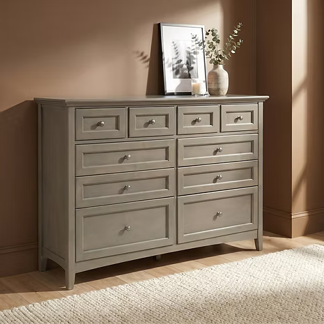 McKenzie 10‑Drawer Dresser