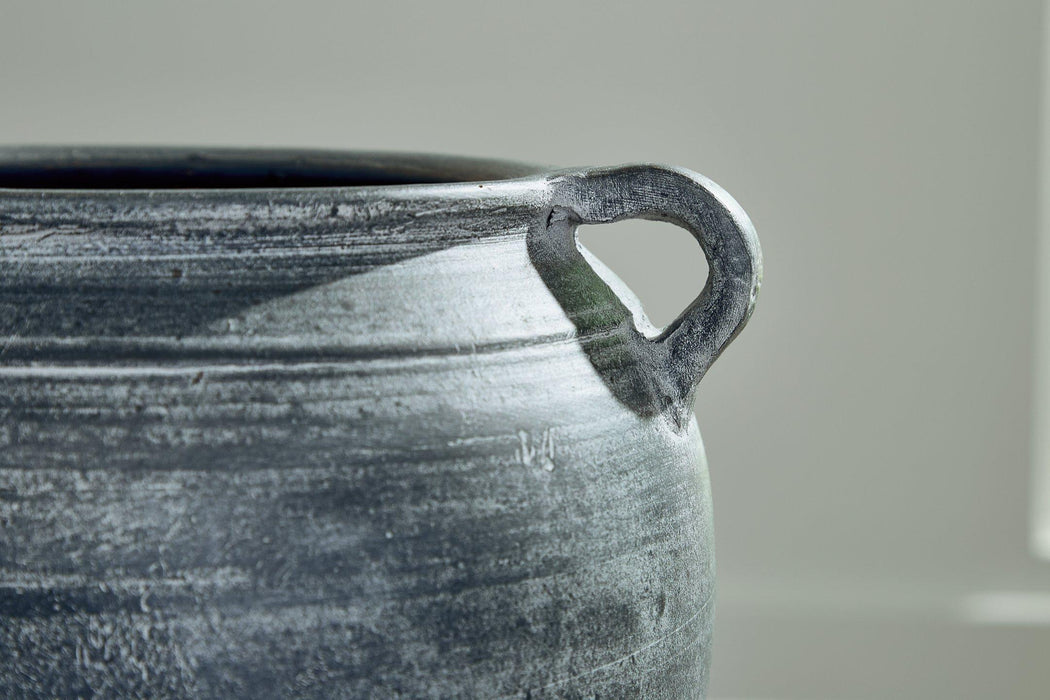 Meadie Vase - Barr’s Furniture (Riverside CA)