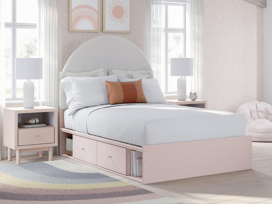 Wistenpine Upholstered Bed with Storage