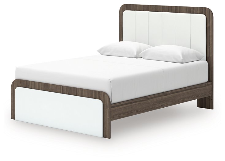 Kendanport Upholstered Bed