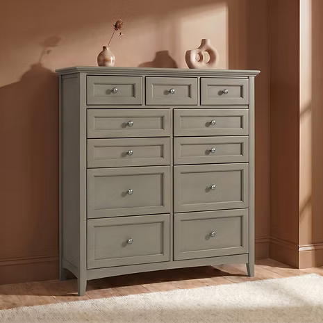 McKenzie 11‑Drawer Chest